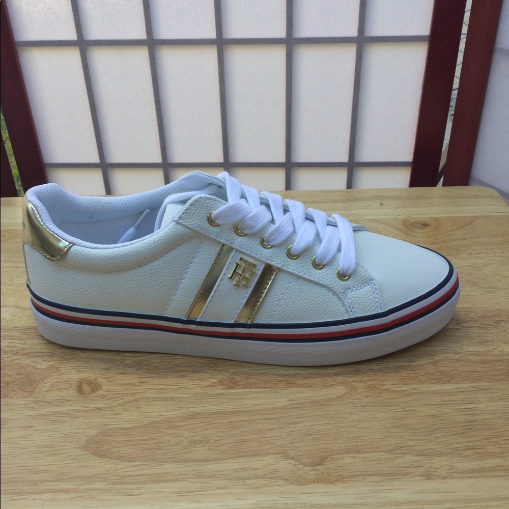 Tommy Hilfiger TWFENTII Women’s Sneaker in White and Gold Size 9M